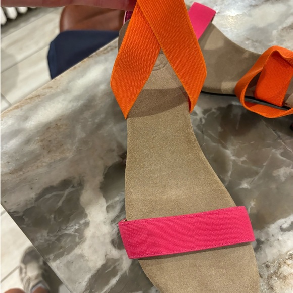 Barely worn EUC Charleston Easton sandals size 9 - Picture 3 of 5